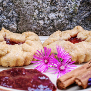 Vegan shortcrust pastry tartlets with jam