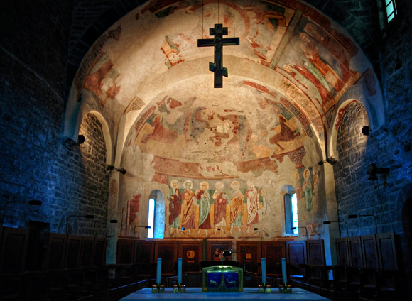 L'interno della chiesa dell'Abbazia di Piona - bb-costieradeicech.com