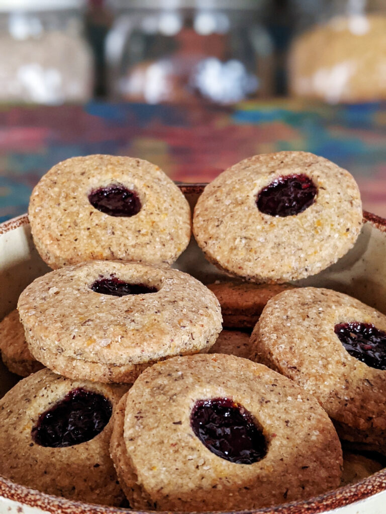 Biscotti vegani limone e marmellata di more